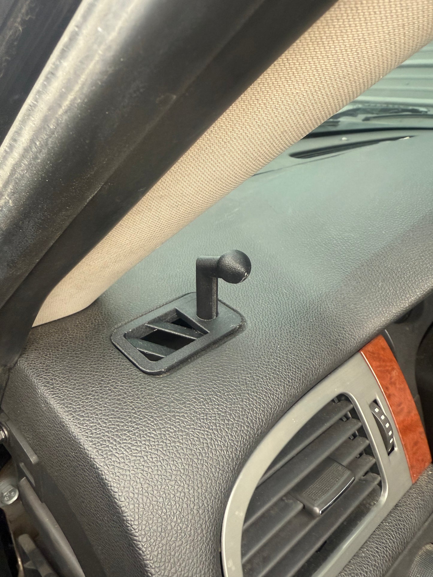 07-13 Edge Monitor Mount (High Trim Interior)
