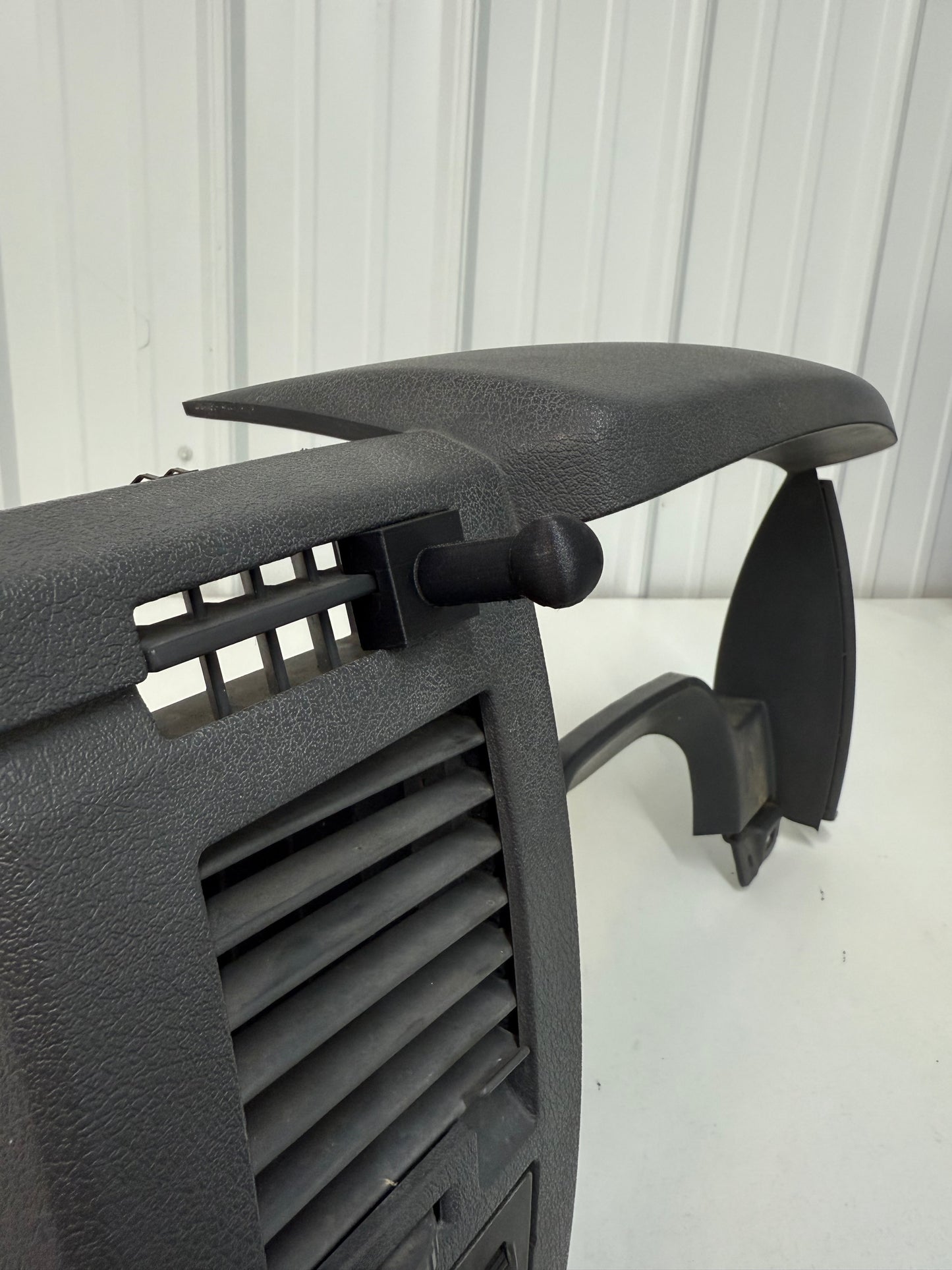 06-09 Dodge Ram Edge Monitor Mount